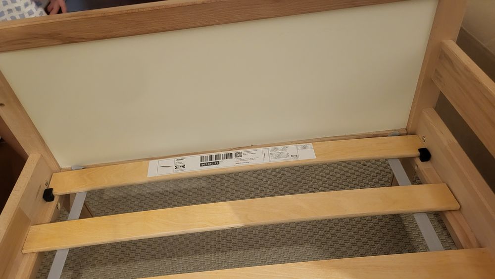 Cama Sniglar + Estrado Luroy
Preço novo 79€
Vendo conjunto por 40€
Sem