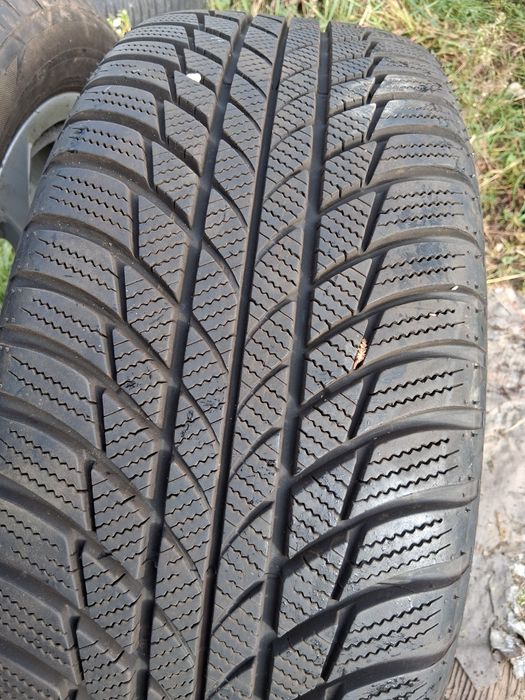 Opony Zimowe " Bridgstone" "17" 215×55