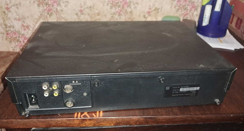 Видеомагнитофон Panasonic NV-P7EE