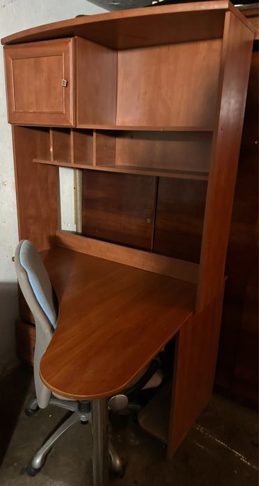 Стіл компʼютерний