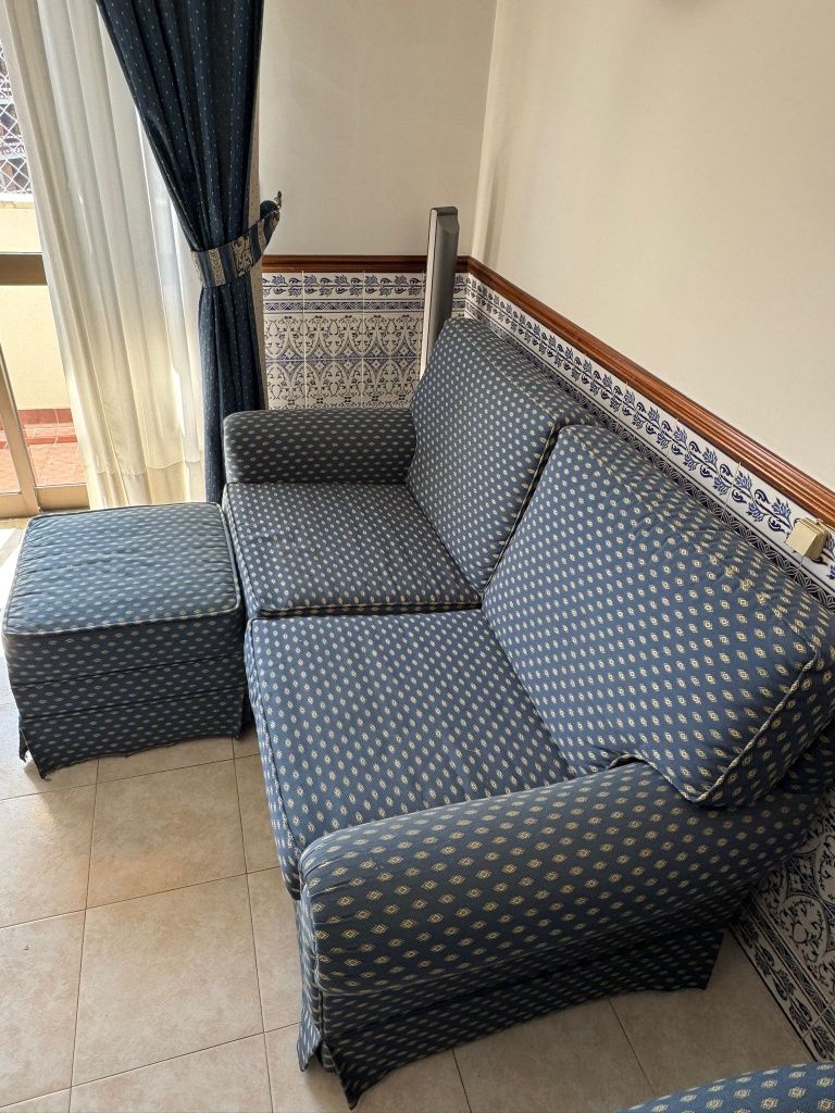 Sofá cama com apoio para os pés