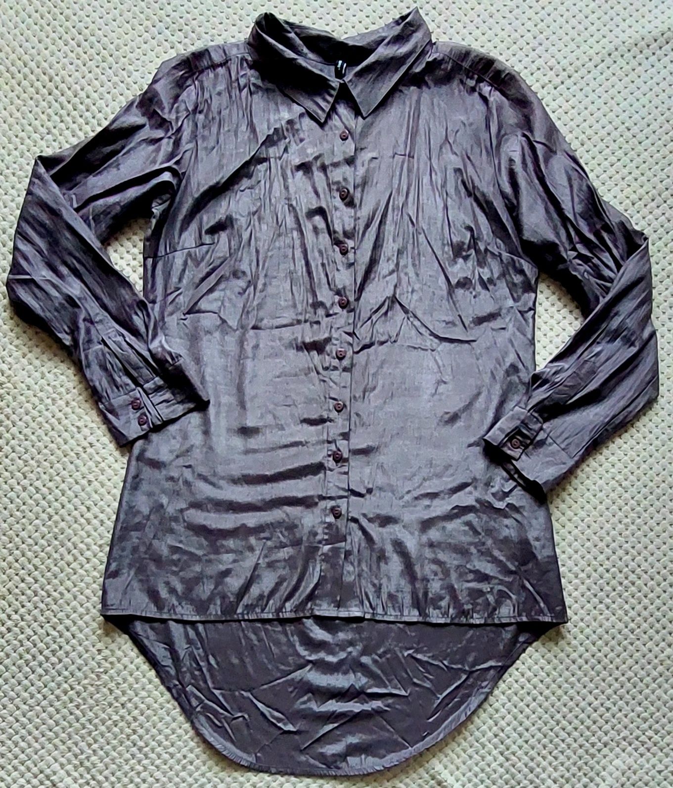 Długa damska koszula w kolorze metalicznym