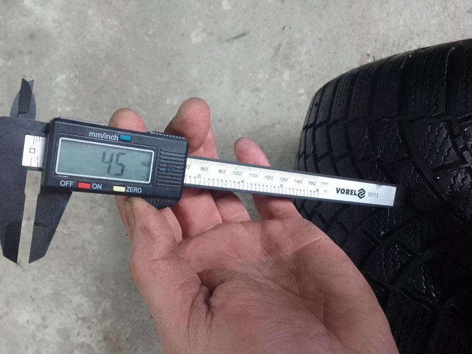 Cena za 2 Opony zimowe 235/55r18 BRIDGESTONE 2022r