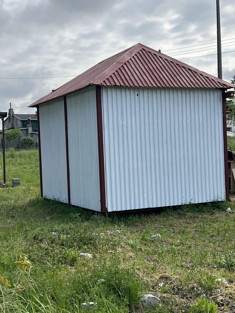 Kiosk pawilon kontener handlowy po remoncje .