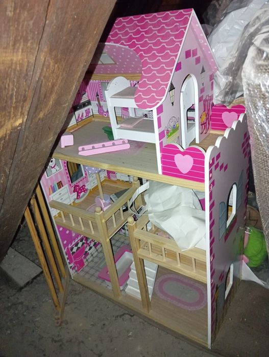 Domek dla lalek trzy piętrowy ok. 80 cm wysoki