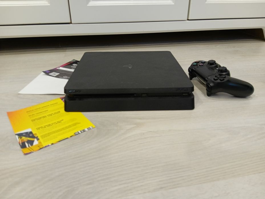 Ps4 PlayStation 4 slim 1TB GTA V Gran Turismo 7 i inne gry