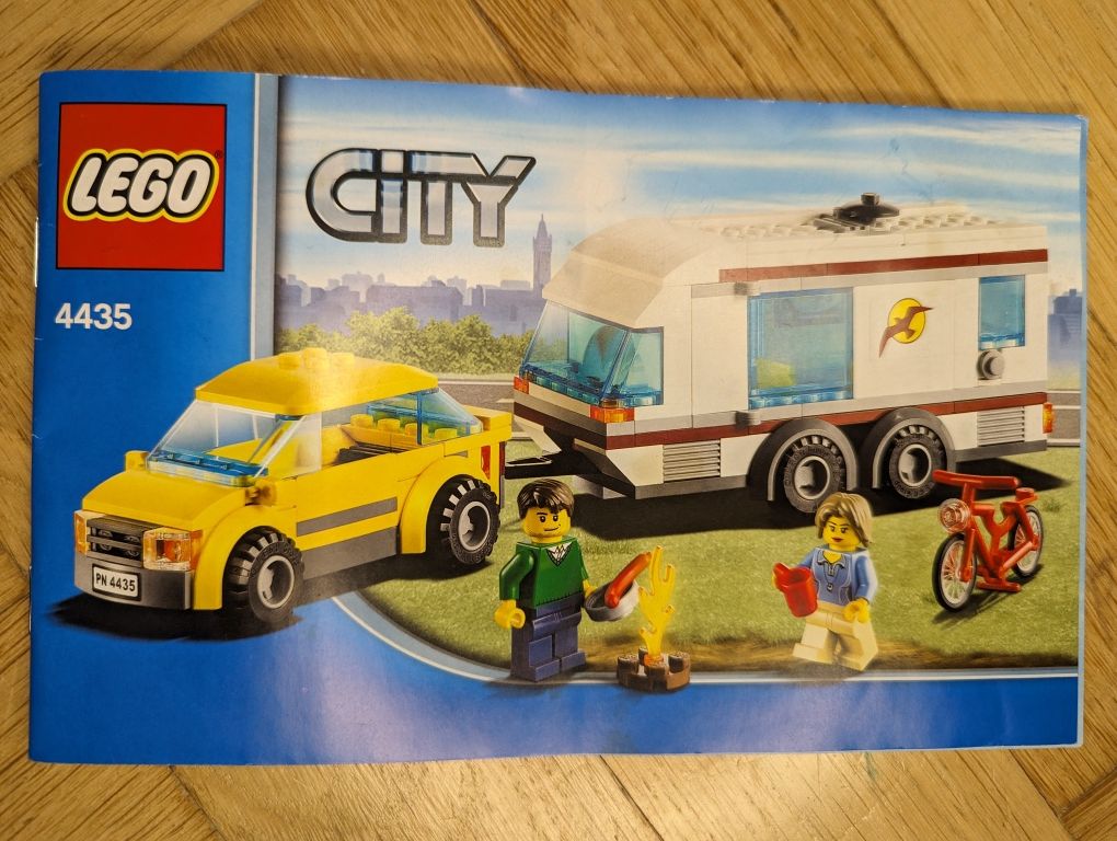 Klocki LEGO 4435 samochód z przyczepą kempingową