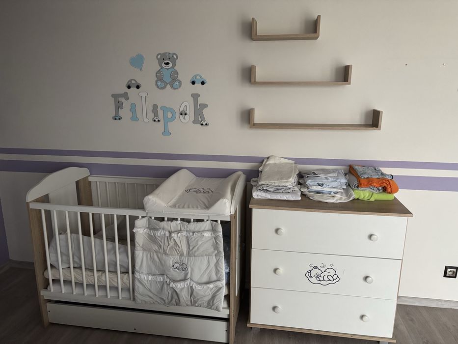 Łóżeczko z komoda i przewijakiem