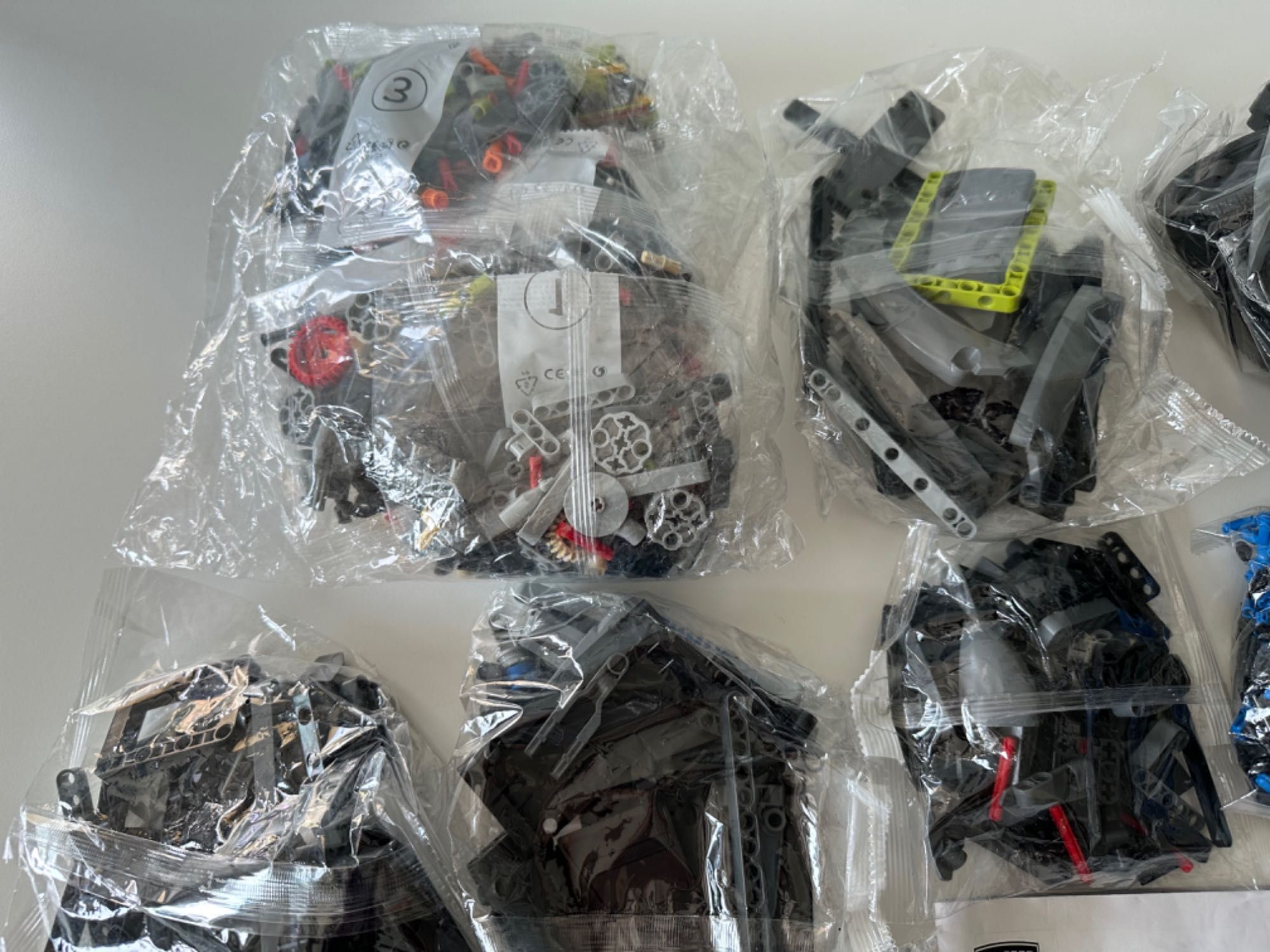 Lego Technic Peugeot 9X8 24H Le Mans Hybrid Hypercar 42156 Novo Selado