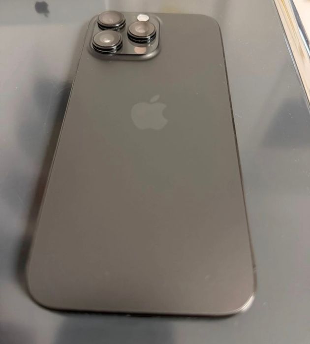 iPhone 16 Pro Max 256GB  100% аккумулятор