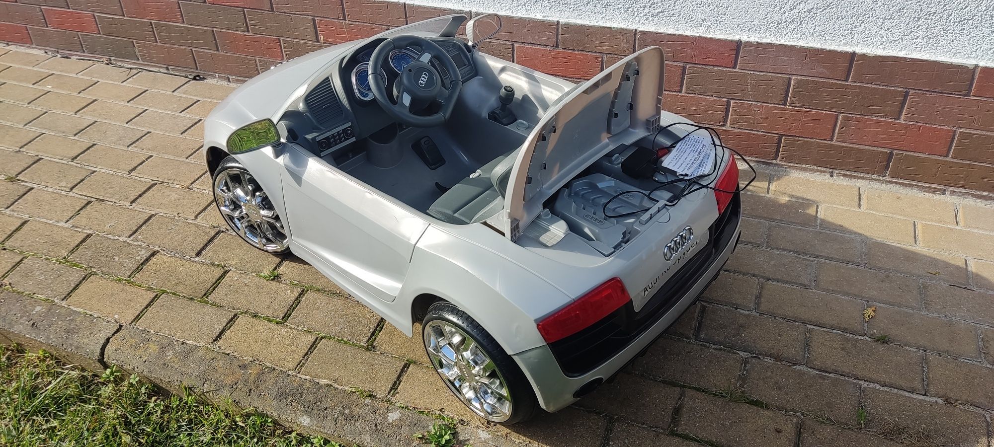 Audi R8 Spyder samochód na akumulator dla dziecka