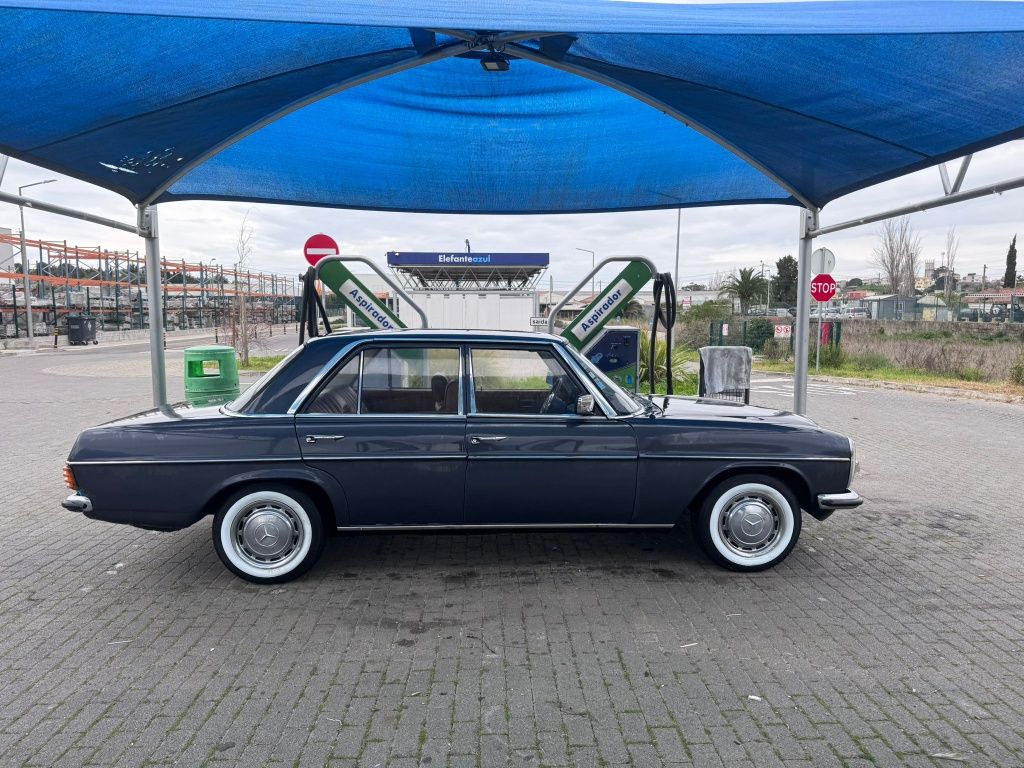 Mercedes-Benz 220