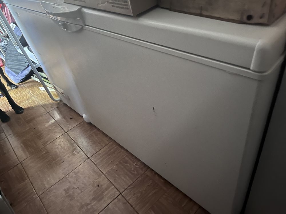 Arca horizontal 400L starlux com 2 anos