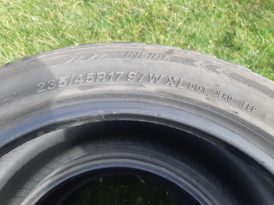 Продам шини Minerva 235/45 R17