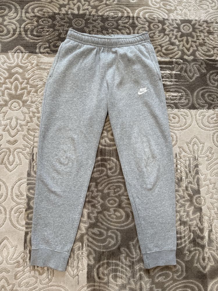 Штани nike club pants