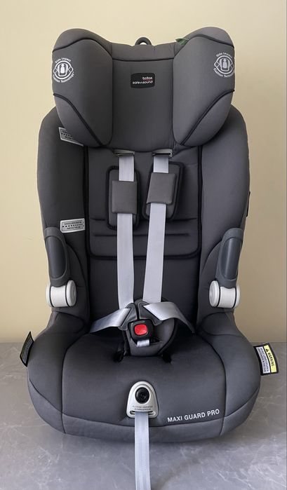 Дитяче автокрісло Britax (Safe n Sound Maxi Guard Pro)