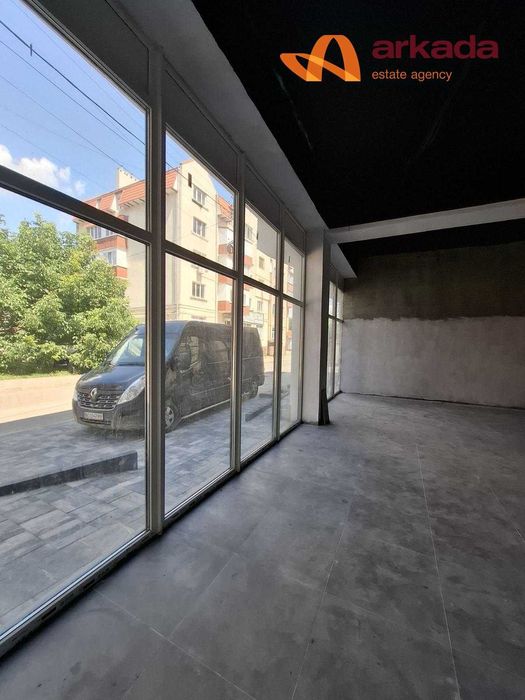 Здається в оренду комерційне фасадне приміщення в м. Калуш 220м2.