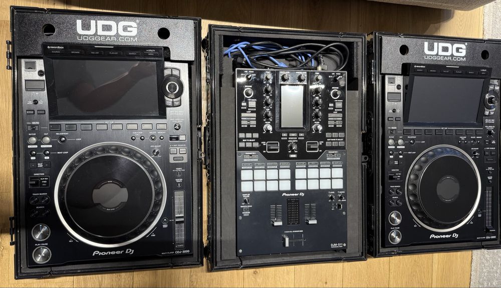 Pioneer CDJ 3000 x2, DJM-s11, case UDG