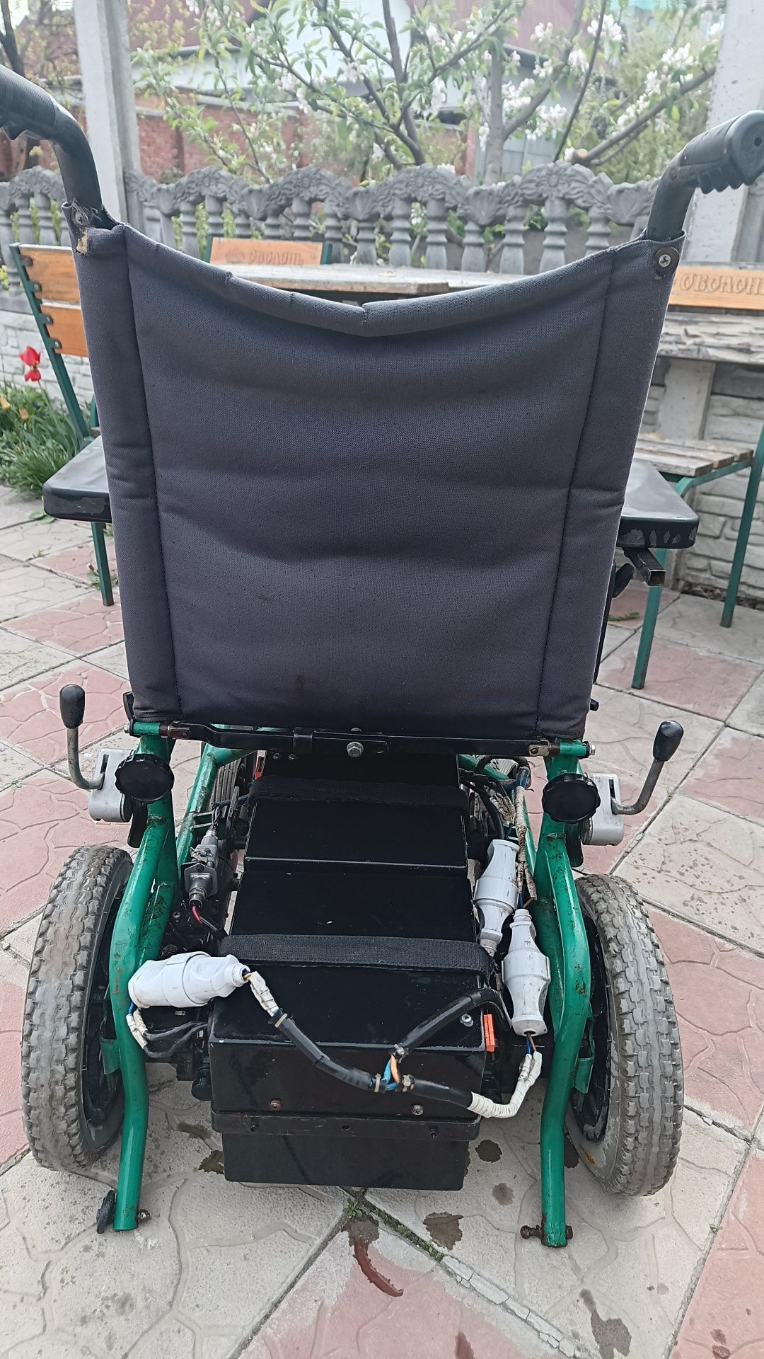 Продам инвалидную коляску с электро приводом.