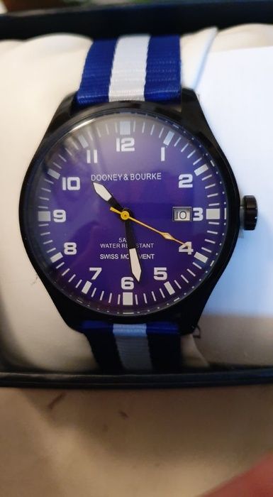 Брендовые часы Dooney&Bourke стоили 148 долларов