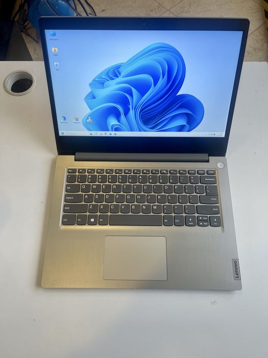Laptop Lenovo 14IIL05 i3 10GEN / DDR4/ SSD 256 / Win 11