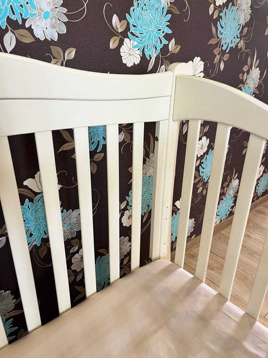 Ліжко для немовлят (кроватка).