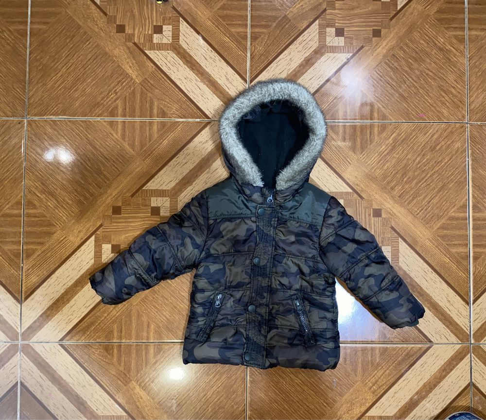 Демисезонная куртка для мальчика 6 - 9 месяцев. Осенняя куртка
