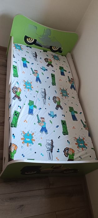 Łóżko chłopięce z materacem