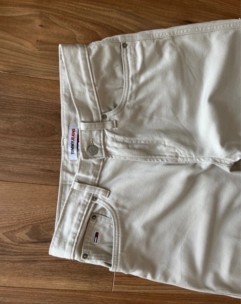 Jasne spodnie jeansowe Betsy z szerokimi nogawkami. Tommy Hilfiger