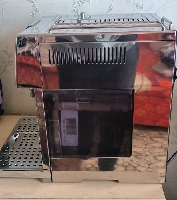 Продам Кофемашину Delonghi primadonna