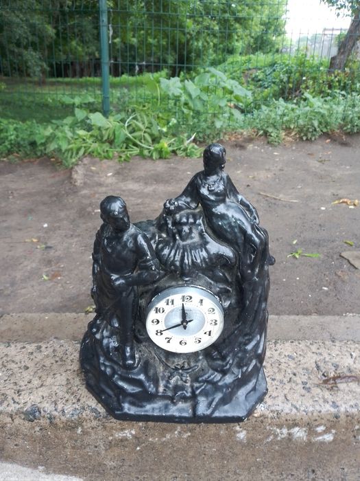 Статуэтка часы из метала