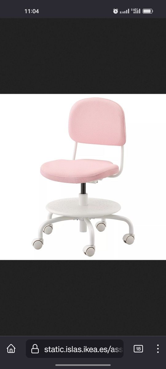 Secretaria e cadeira rosa