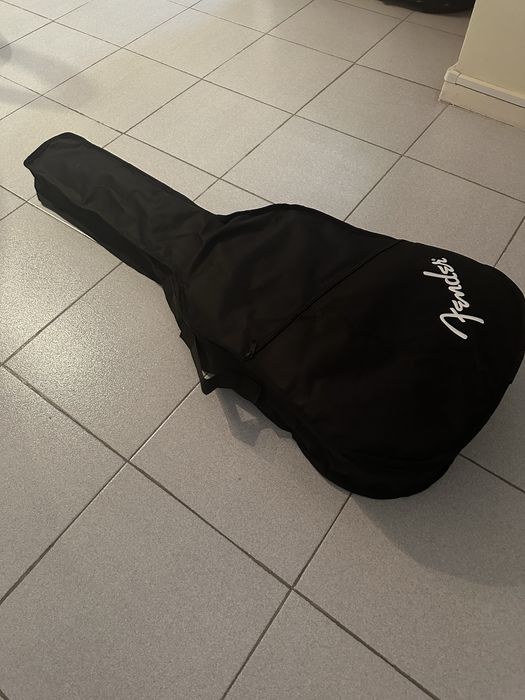 Guitarra Acústica Fender e Piano Yamaha