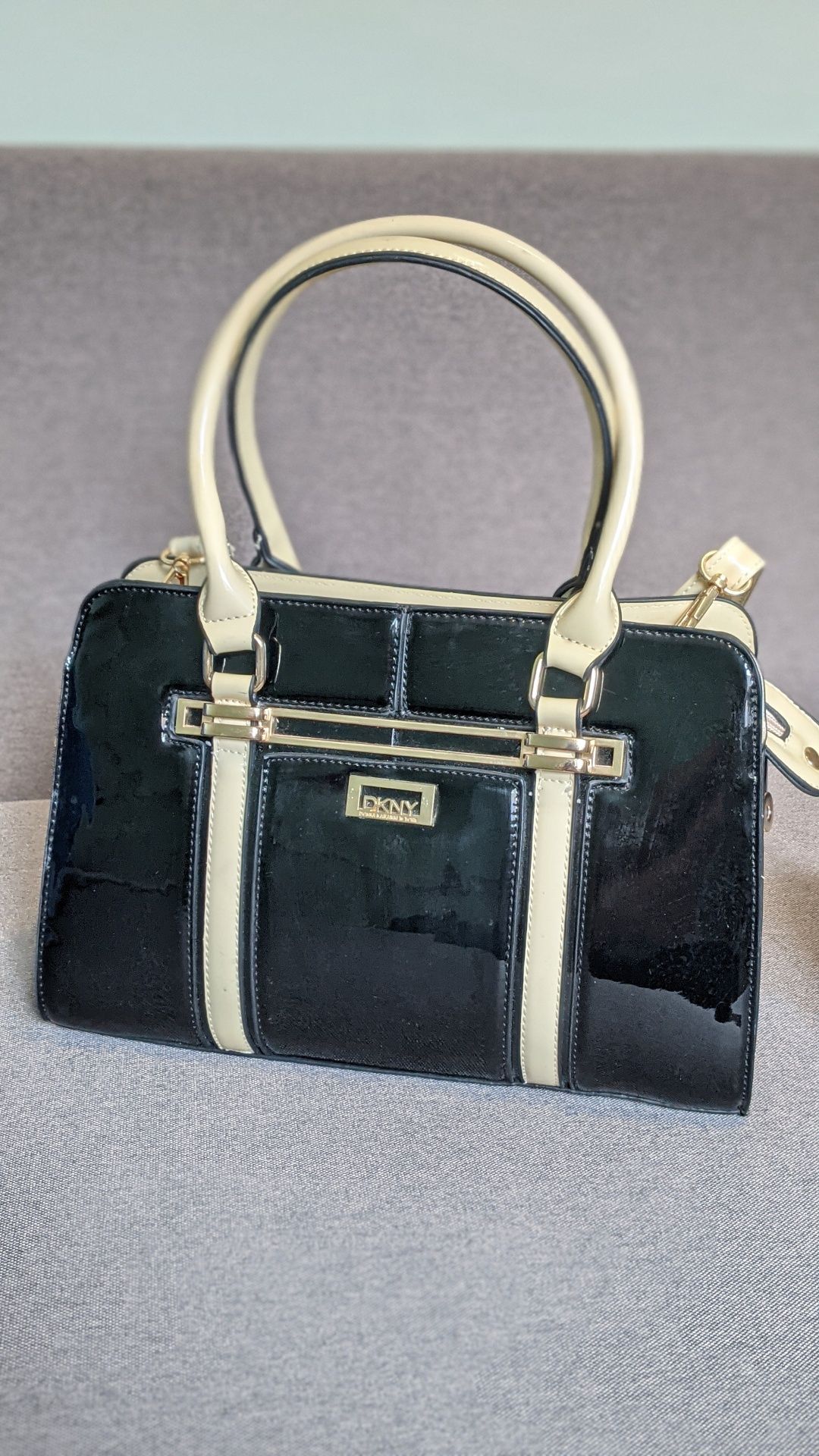 DKNY жіноча сумка , дуже стильна і вмістка