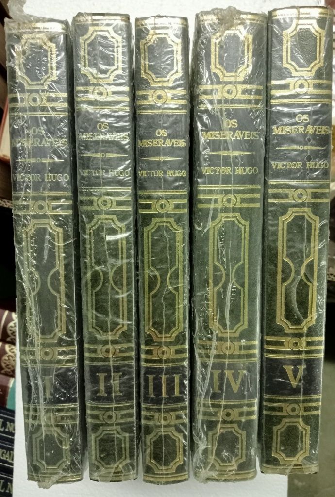 Os Miseráveis de Victor Hugo- 5 Volumes Selados