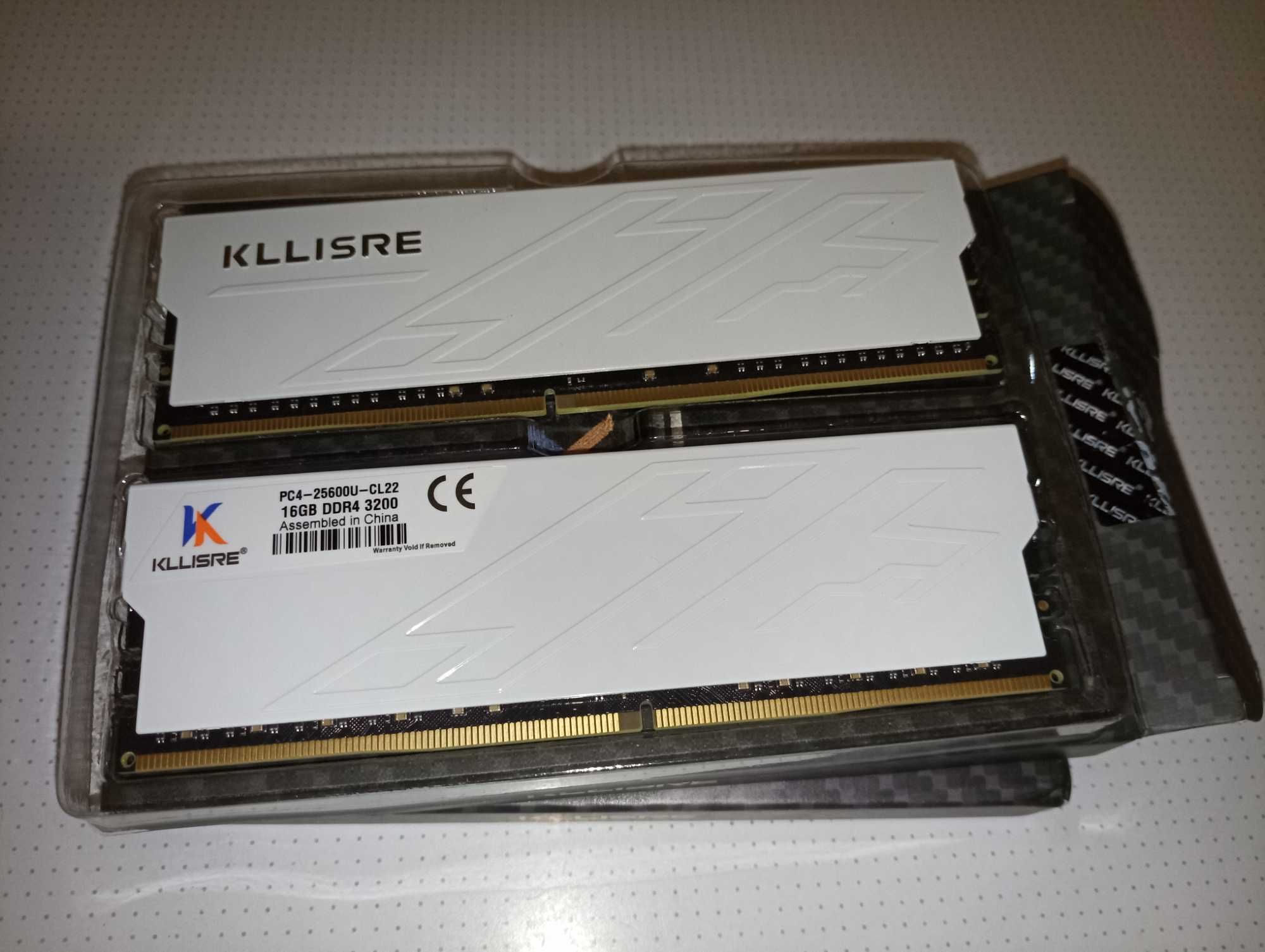 Оперативна пам'ять DDR4 32 gb (16x2) біла