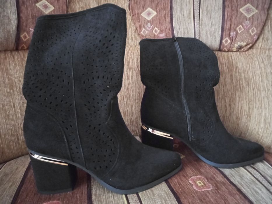 Kozaki ażurowe. Czarny zamsz. Nowe.