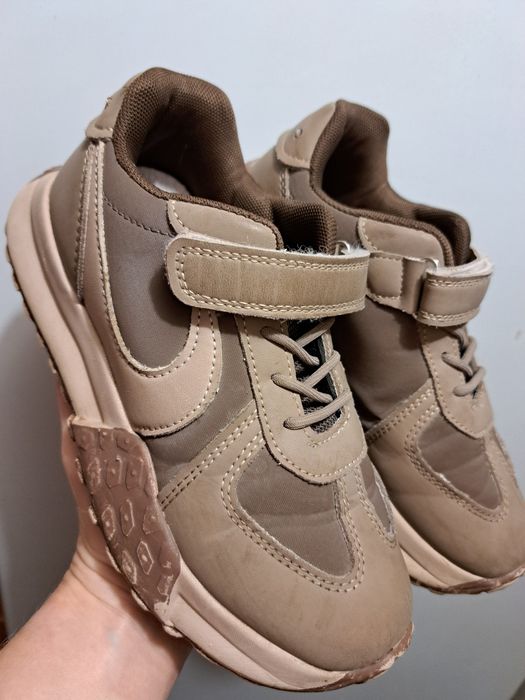 Продам дитячі кросівки