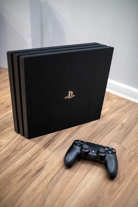 PlayStation 4 Pro - mało używana, super stan, CUH-7216B soft 12.00