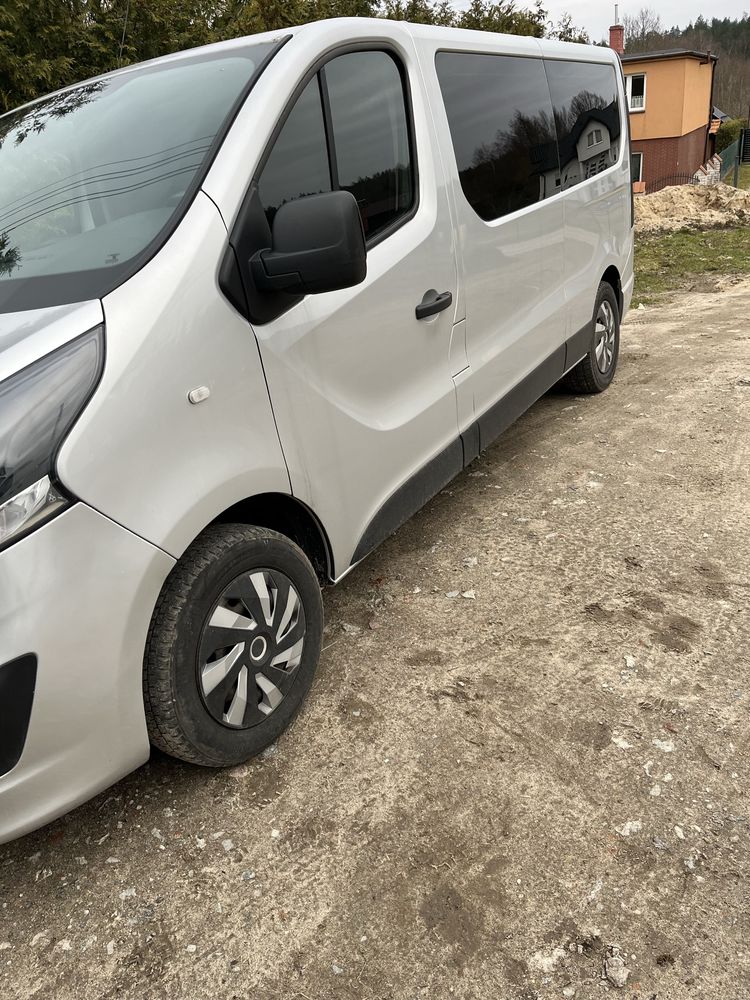 Opel vivaro 9 osob 1.6turbo