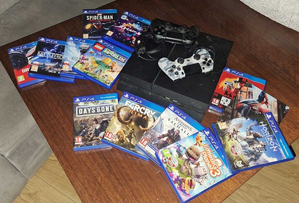 Mega Zestaw PS4 1TB + 13 GIER + 2PADY