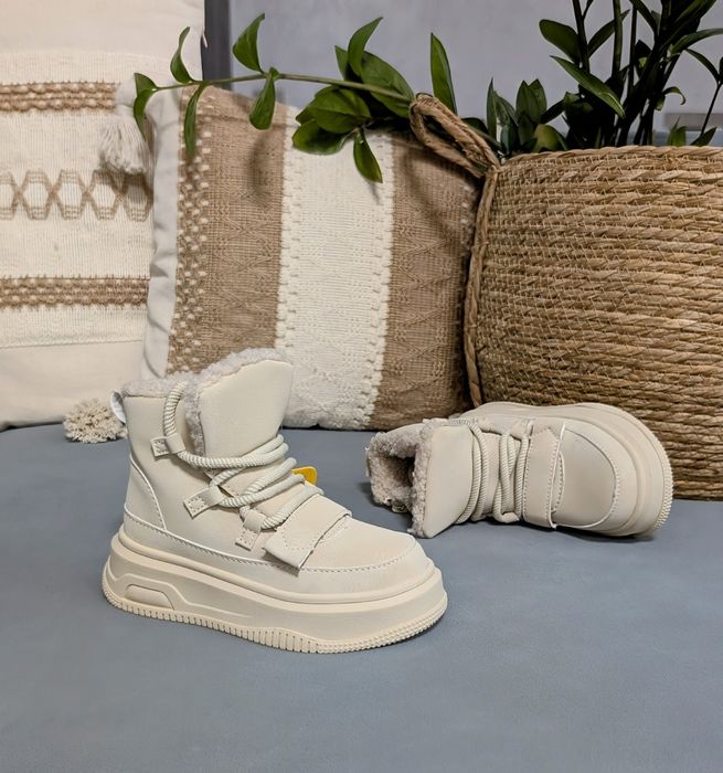 Зимові черевики для дівчаток