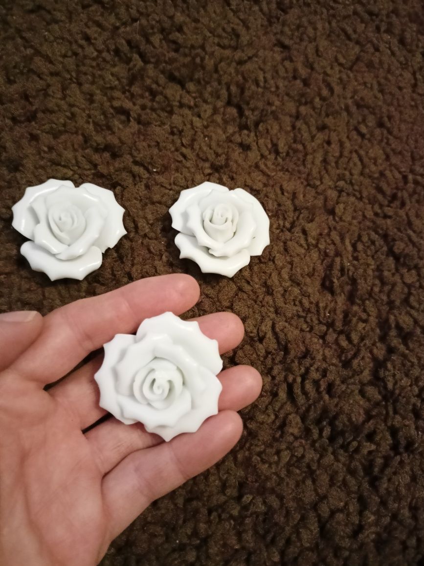 Róża kwiat ceramiczny z ceramiki biały różyczka kwiatek biała