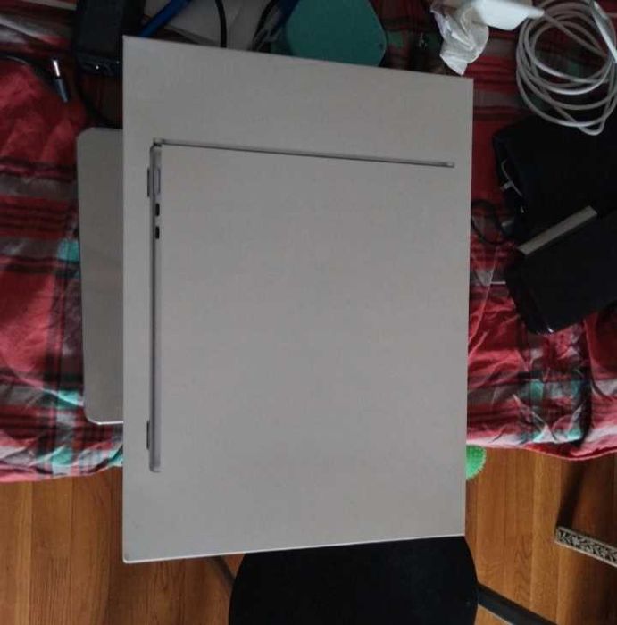 MacBook Air 13 M2 CPU 8 core GPU 10 core 512 gb