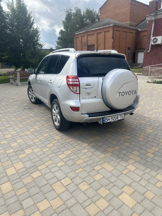 Toyota rav4  2011