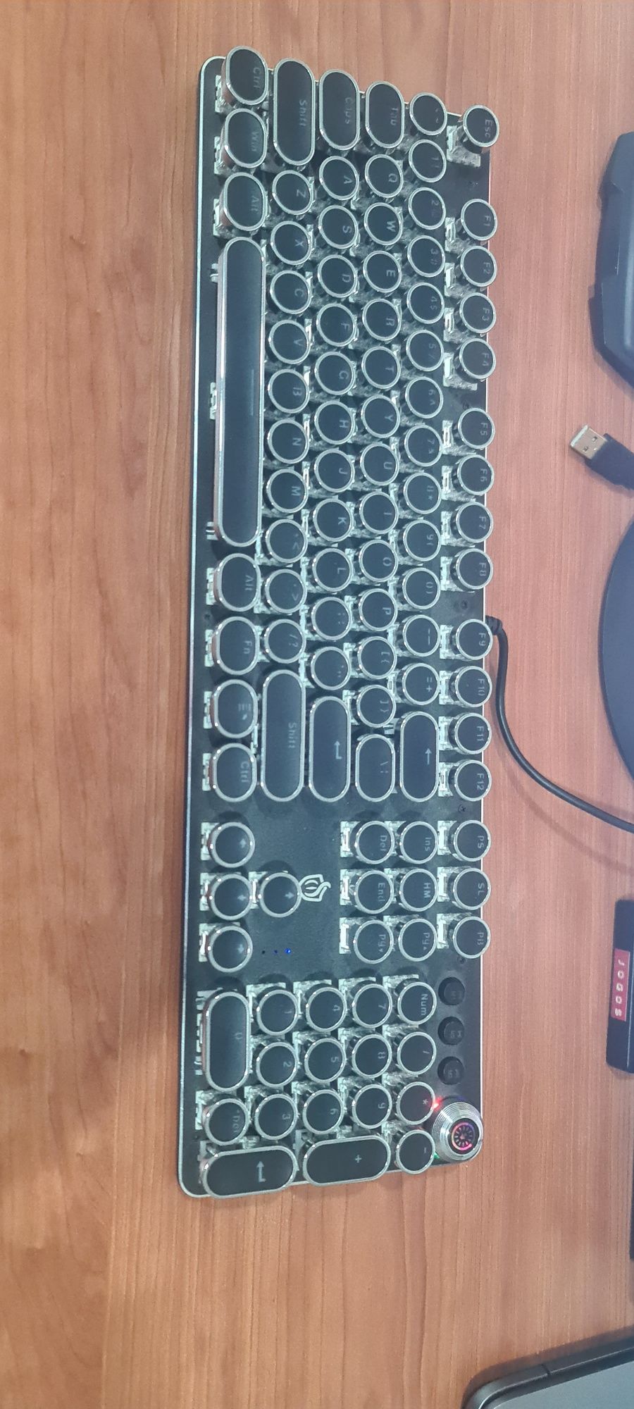 Teclado gamer mecânico com iluminaçao
