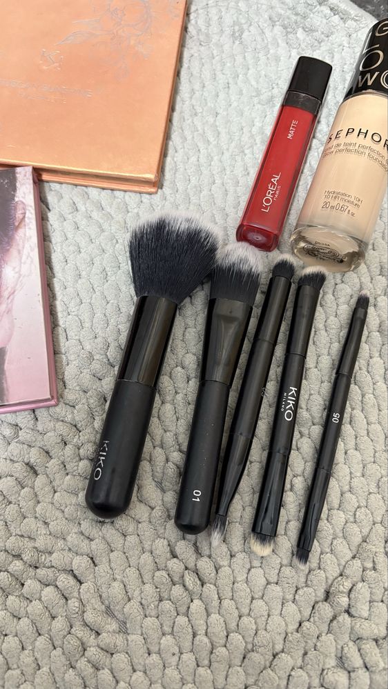 косметика , пензлики , тіні , тональний ,kiko , sefora , huda beauty