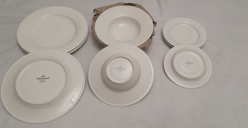 Чашки, тарелки, блюдце, вилки, ножы