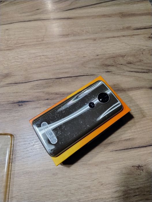 Smartfon Motorola Moto e5 plus 3/32 złota android