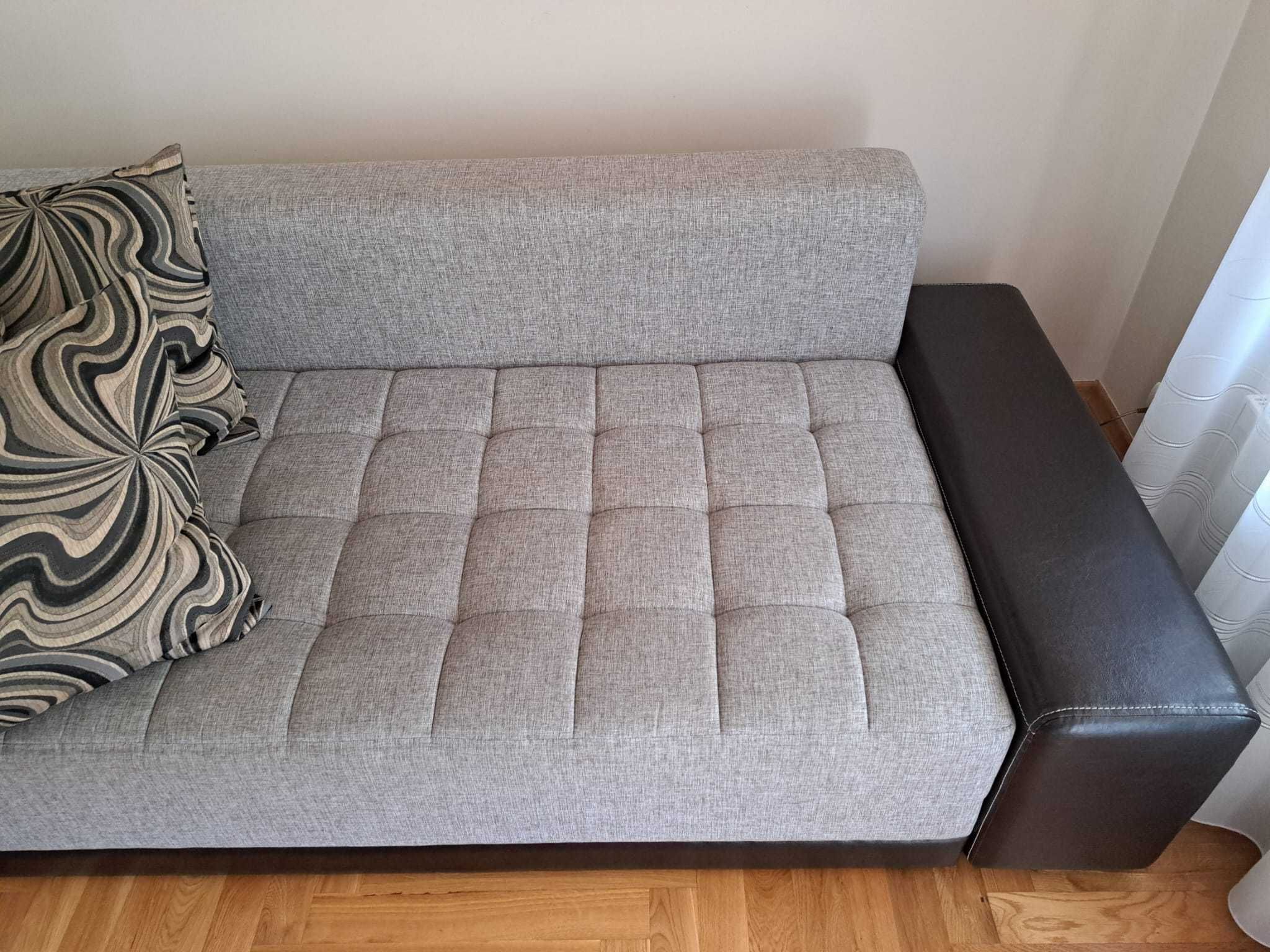 Narożnik do salonu bez funkcji spania + pufa